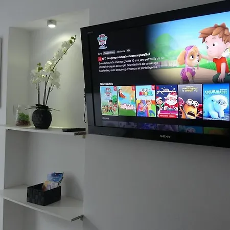 Immaculate 4-bed Studio 15' Disney Crevecoeur-en Brie